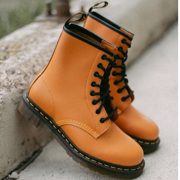 Dr. Martens NWT 1460 Smooth Leather Boots Lace Up In Spice Orange Size 7 - Picture 1 of 12